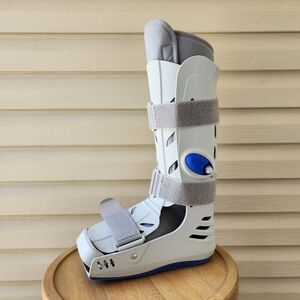 DeRoyal Air pump ankle medical boot walking